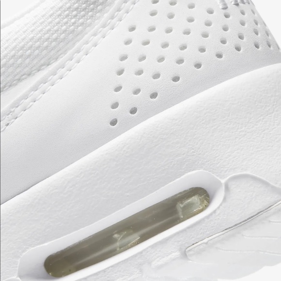 Women’s size 6 white Nike AirMax sneakers - Picture 6 of 7
